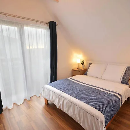 Wakacyjne 4 Domek letniskowy *