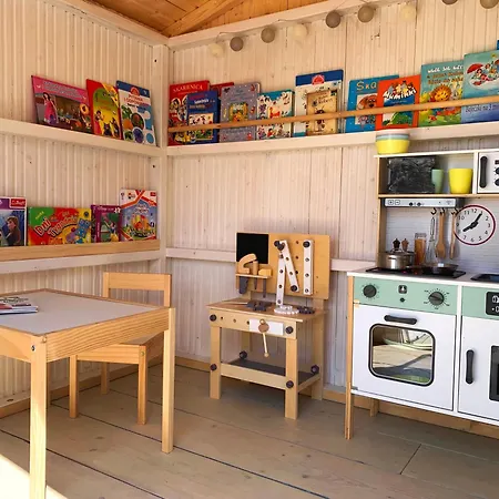 Wakacyjne 4 Domek letniskowy *